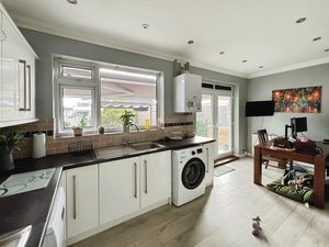 Kitchen- click for photo gallery